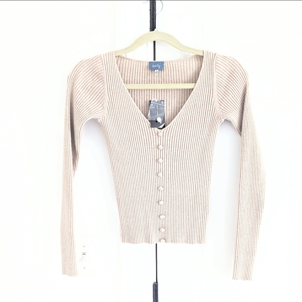 NWT South Moon Under v-neck button ribbed long sleeve top in natural beige